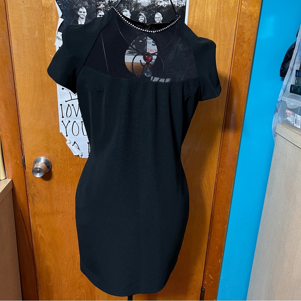 Warren petites little black dress neckline accents size 8